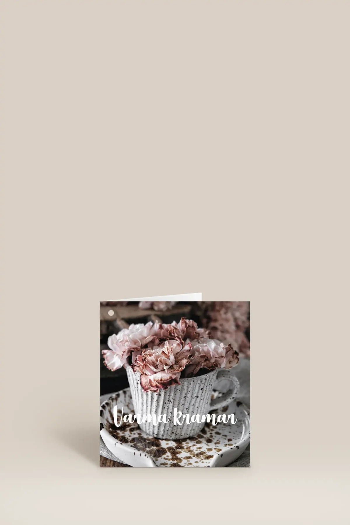 Varma kramar blommor i kopp